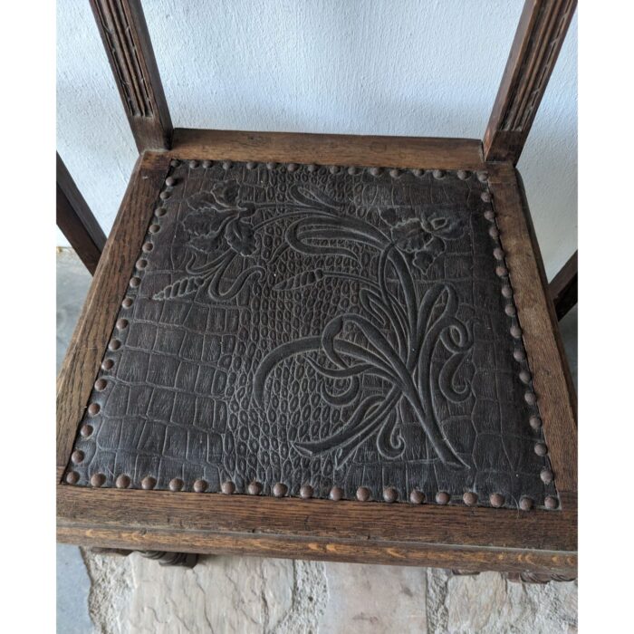 Silla Antigua De Estilo, Colonial, Asiento Y Respaldo En Cuero - Imagen 5